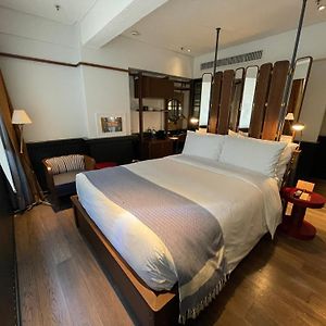 Medium Room Queen Bed